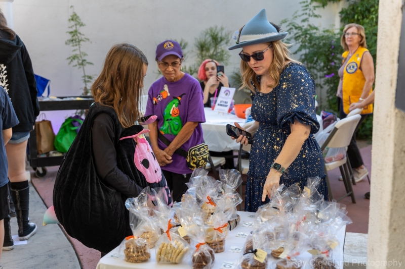 2024-10-26-Candlelighters-Halloween-Party-085